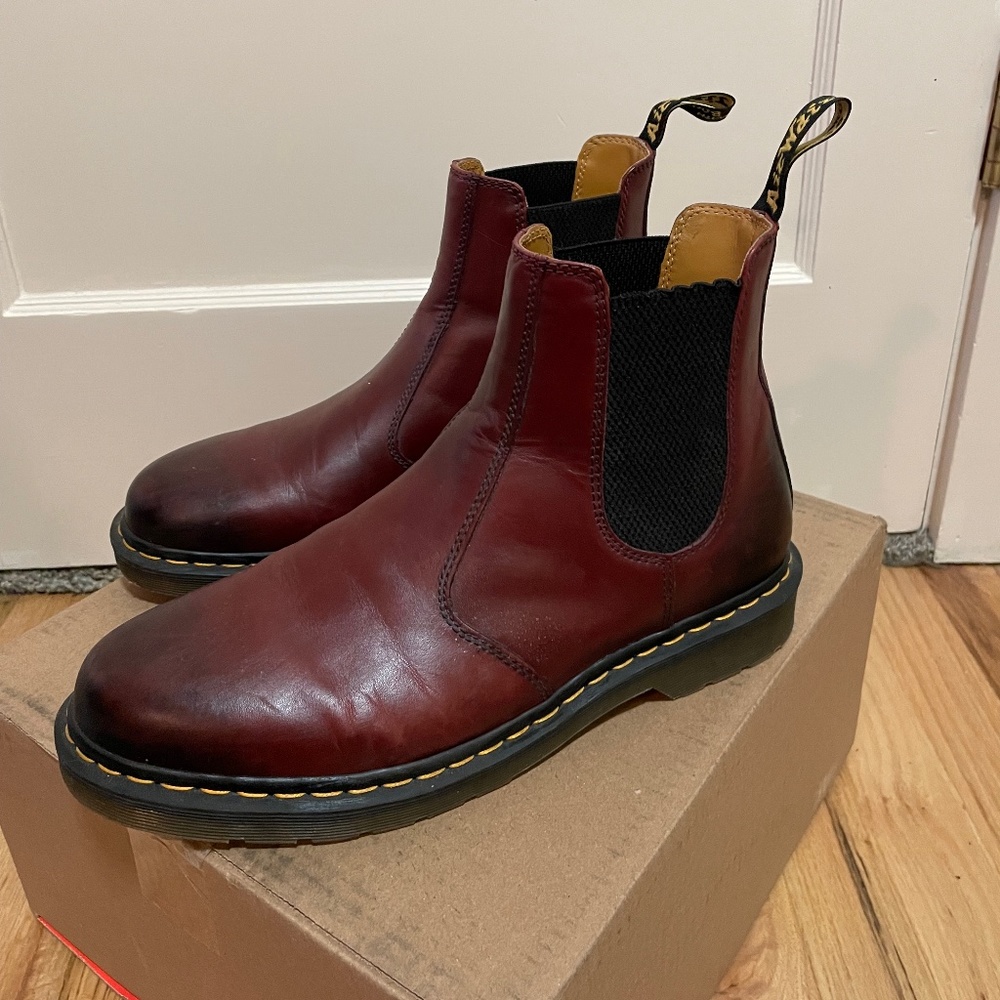 DR. MARTENS 2976 LEATHER CHELSEA BOOTS